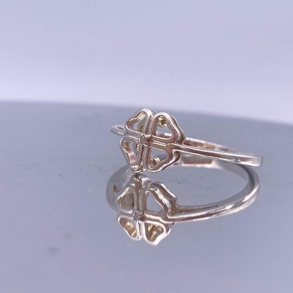 Vintage Sterling Silver Clover Ring with Accents - Picture 2 of 10